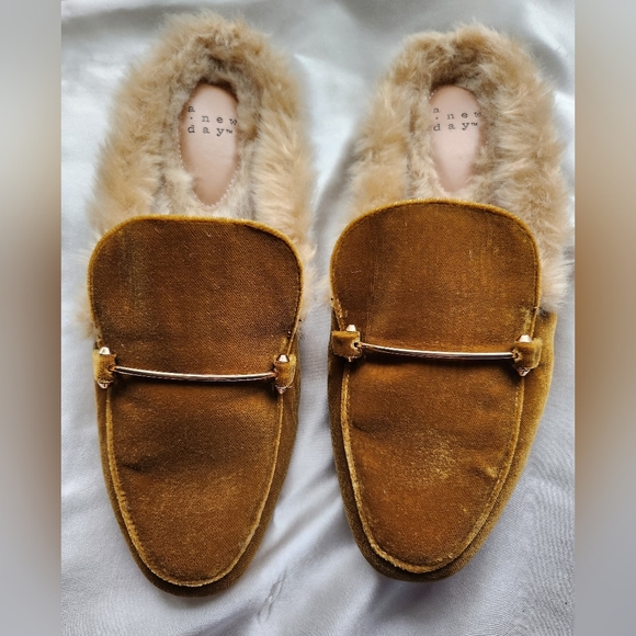 A New Day slip on Faux Fur shoes size 10 - Picture 5 of 5